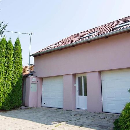 Apartman Cabernet Velké Pavlovice Dış mekan fotoğraf